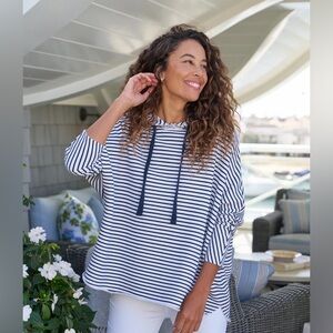 KANE
Capelet Hoodie


TRIPLE FLEECE
Navy French Stripe